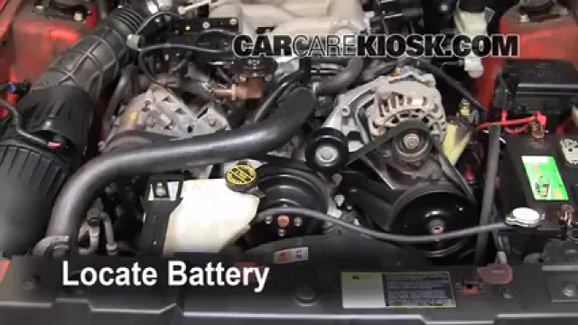 2004 Ford Mustang 3.9L V6 Coupe Batterie Changement